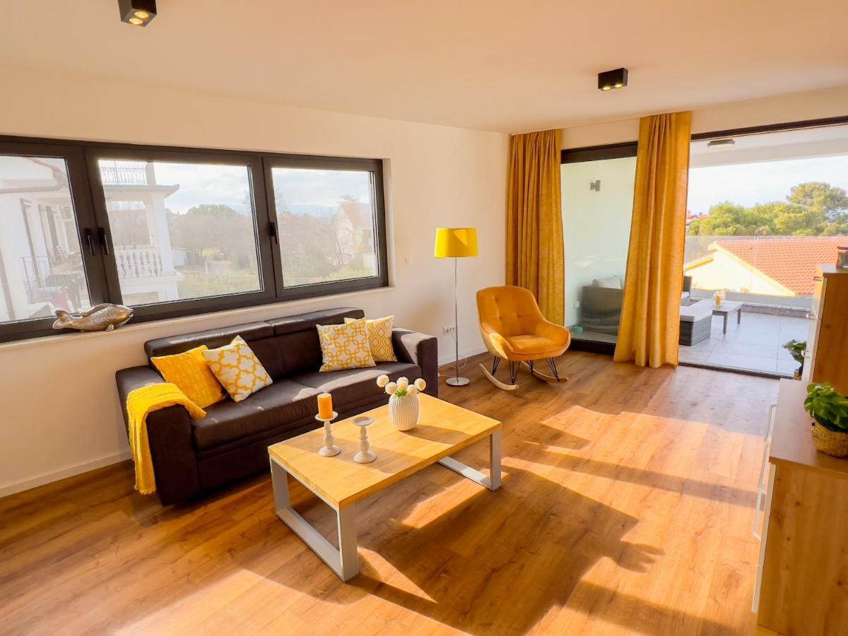 Villa Mirno More Apartments Malinska Bagian luar foto