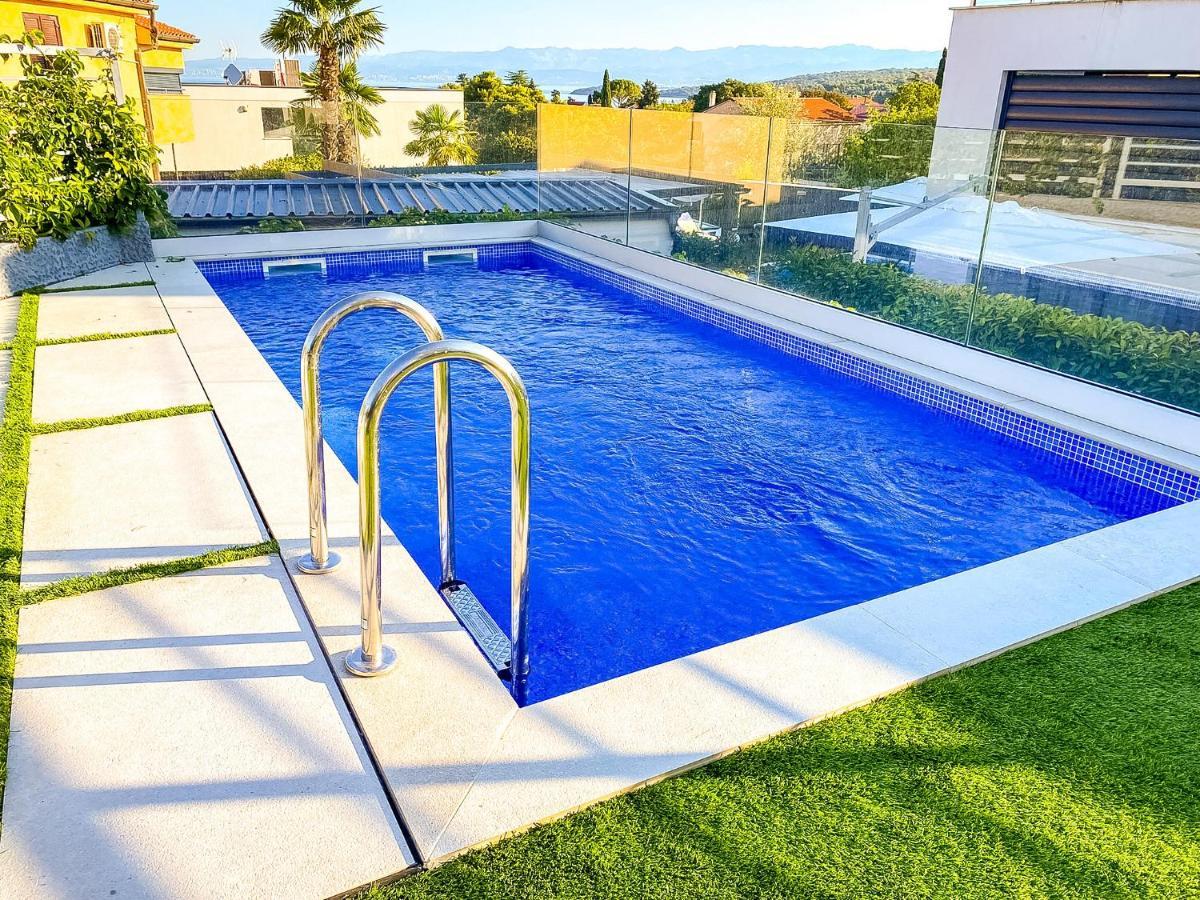 Villa Mirno More Apartments Malinska Bagian luar foto