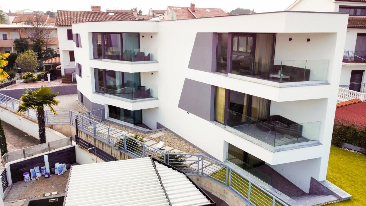 Villa Mirno More Apartments Malinska Bagian luar foto