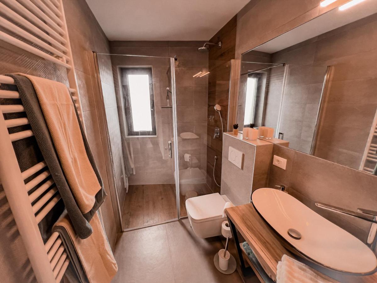 Villa Mirno More Apartments Malinska Bagian luar foto