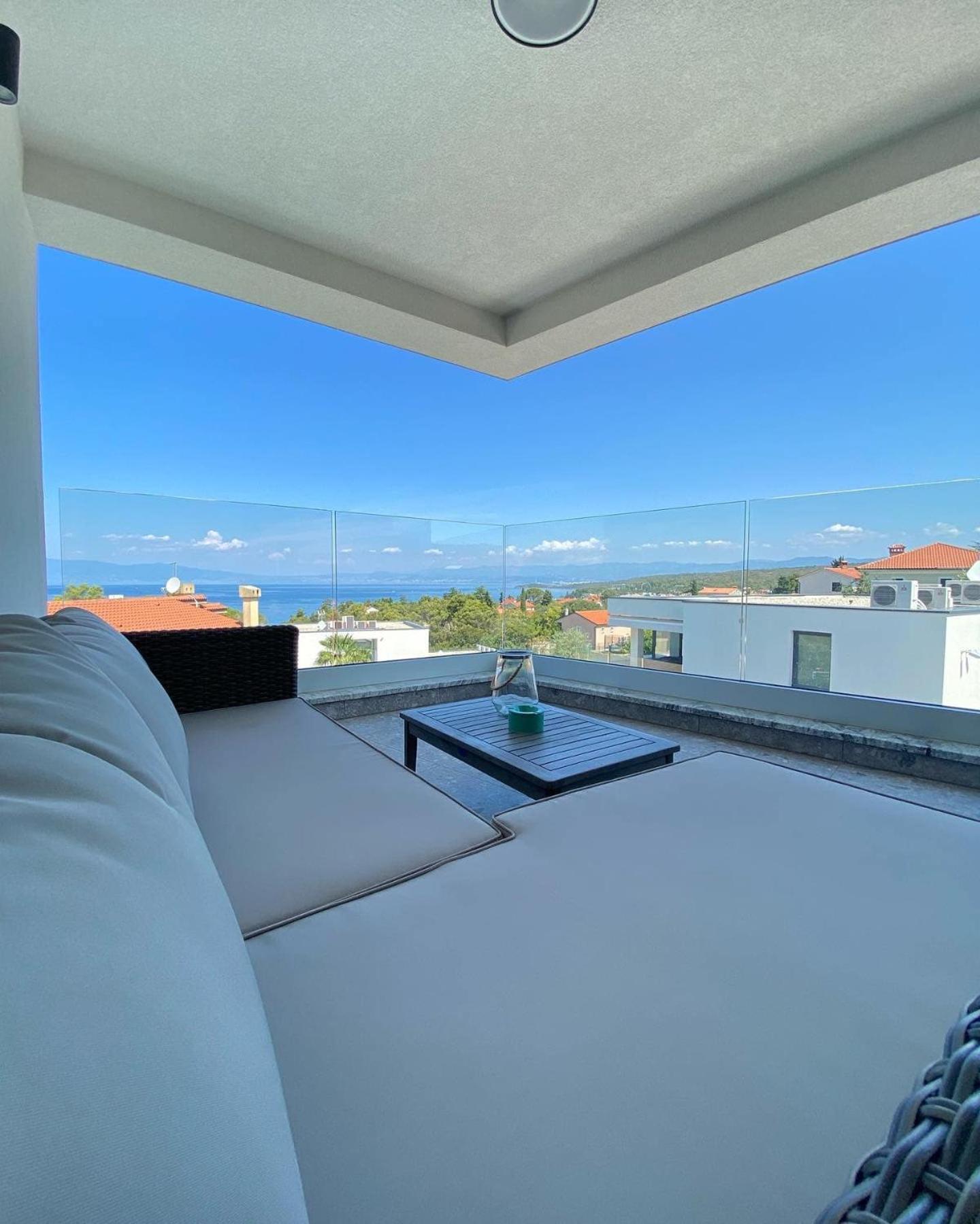 Villa Mirno More Apartments Malinska Bagian luar foto