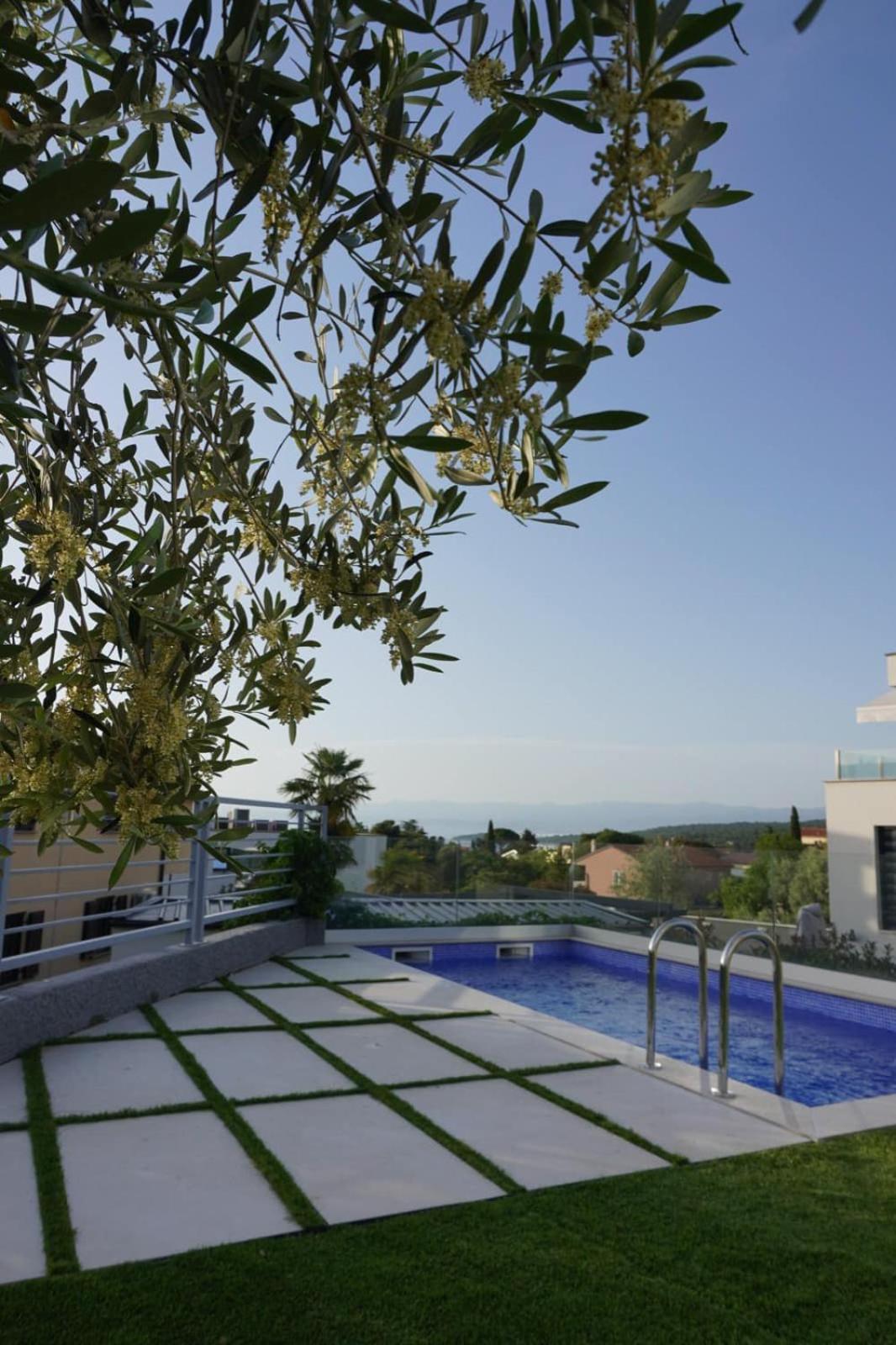 Villa Mirno More Apartments Malinska Bagian luar foto