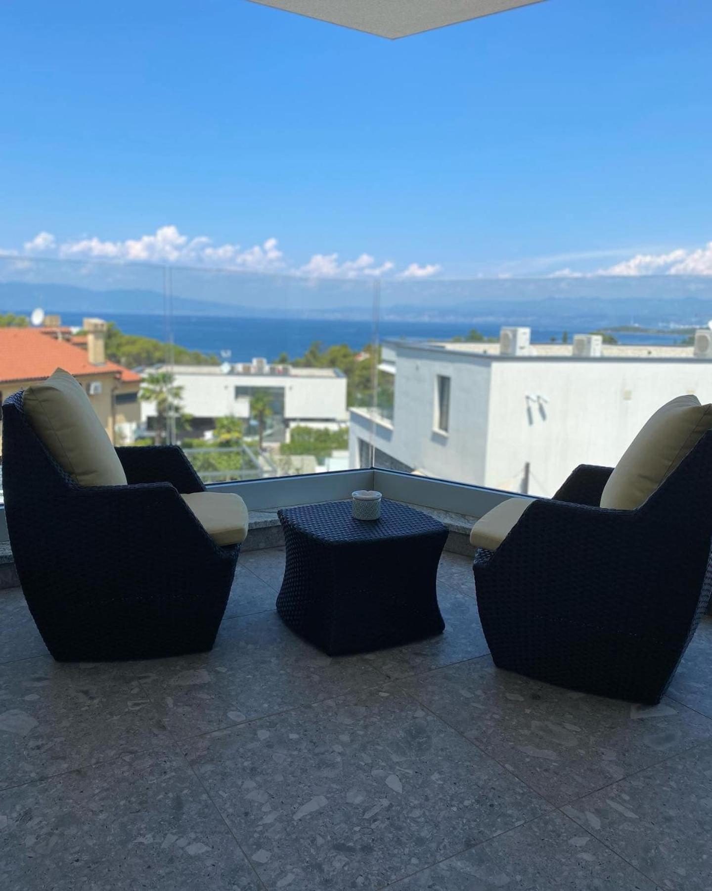 Villa Mirno More Apartments Malinska Bagian luar foto