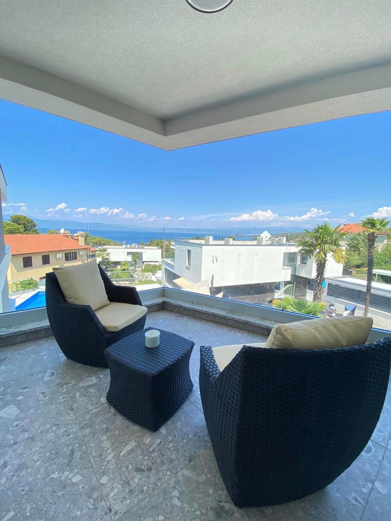 Villa Mirno More Apartments Malinska Bagian luar foto